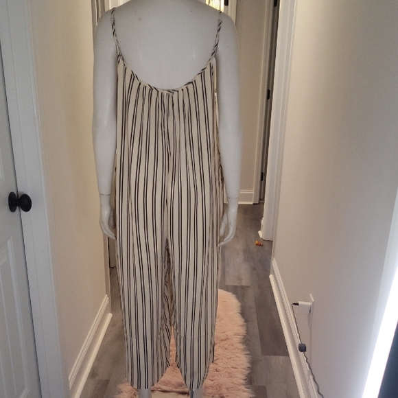 Striped Baggy Jumpsuit - Picture 5 of 9